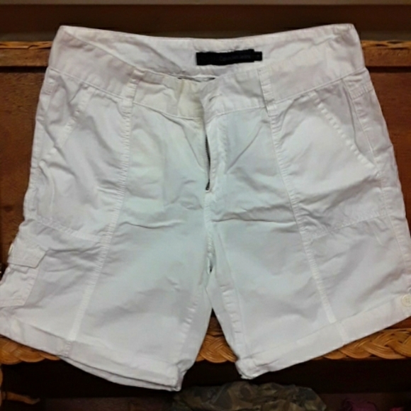 White Calvin Klein Shorts. I say they are unisex too because i wore them too! - Picture 1 of 4